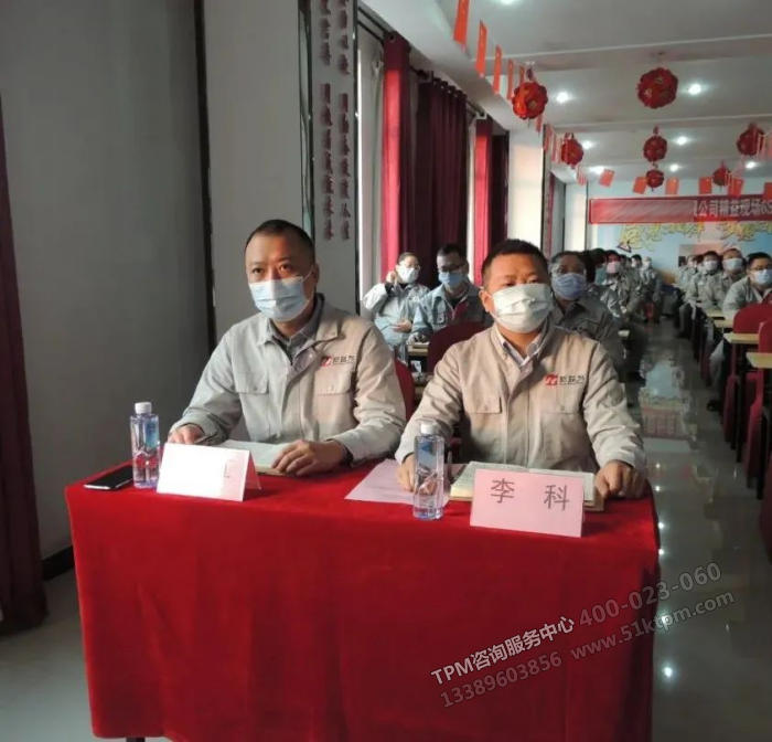 新益為咨詢?cè)蠋煟ㄗ螅?、新益為咨詢李老師（右? width=